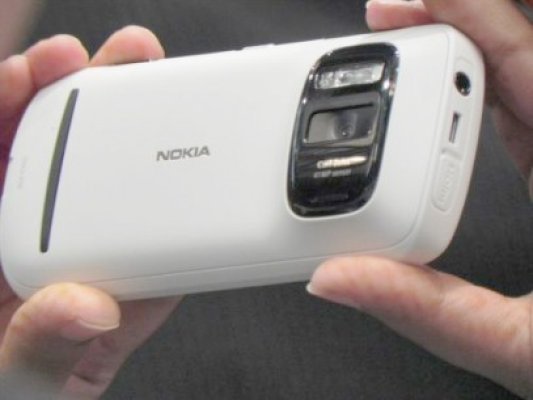 Nokia 808 PureView, telefonul cu cameră de 41 MP, lansat în România